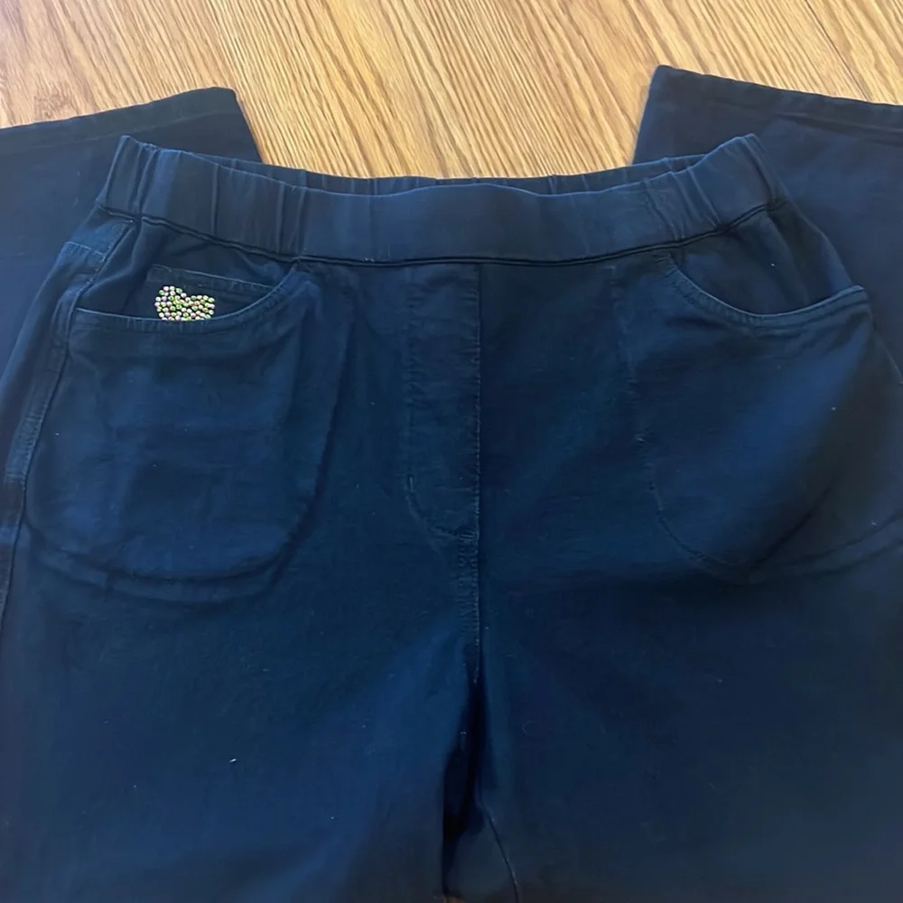 Quaker Factory Dream Jeanne’s 5 pocket Crop Pant Sz Small - pineapple design - Picture 3 of 7